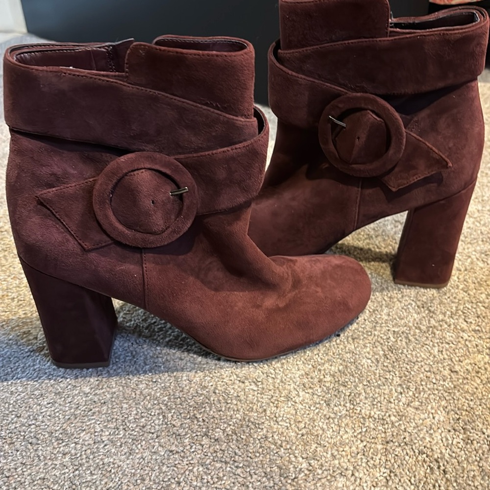 Naturalizer suede bootie with heel 8.5 M, excellent condition, burgundy
